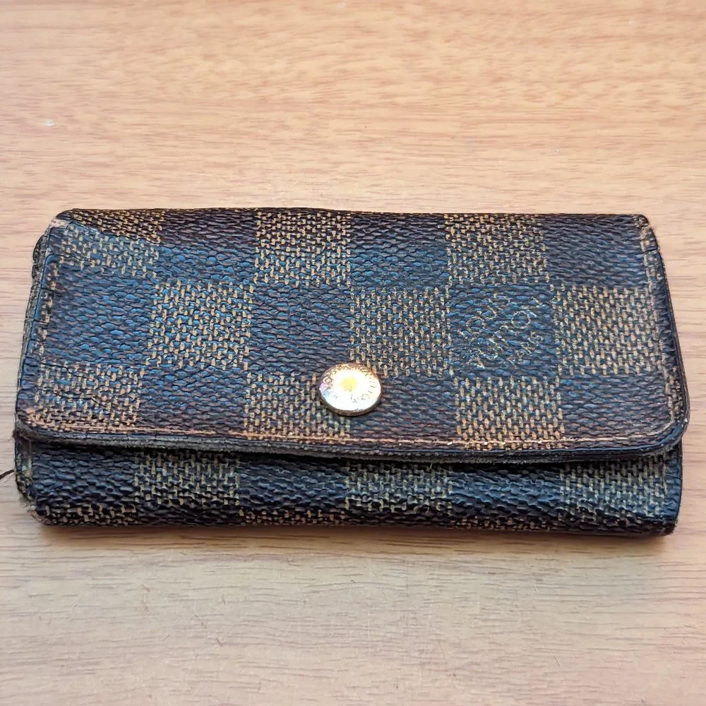 Louis Vuitton Damier Key Holder/Wallet #1665***